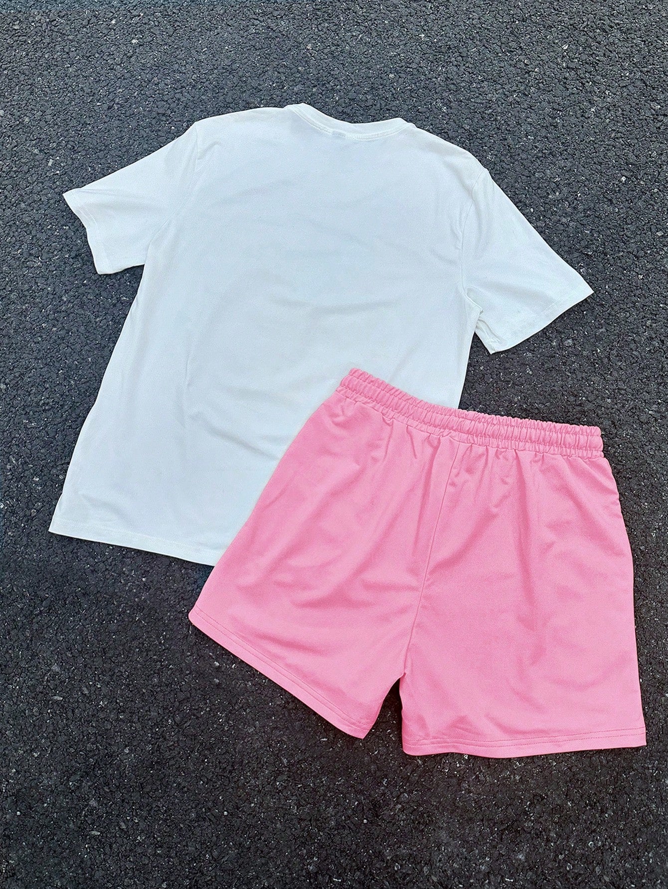 Manfinity EMRG Men Hip-Hop Character Portrait Print Drawstring Waist T-Shirt and Shorts Set, Men Pink Short Set, Men'S Two Pieces Hip Hop Shorts Set, Men 2 Pieces Outfits Pink