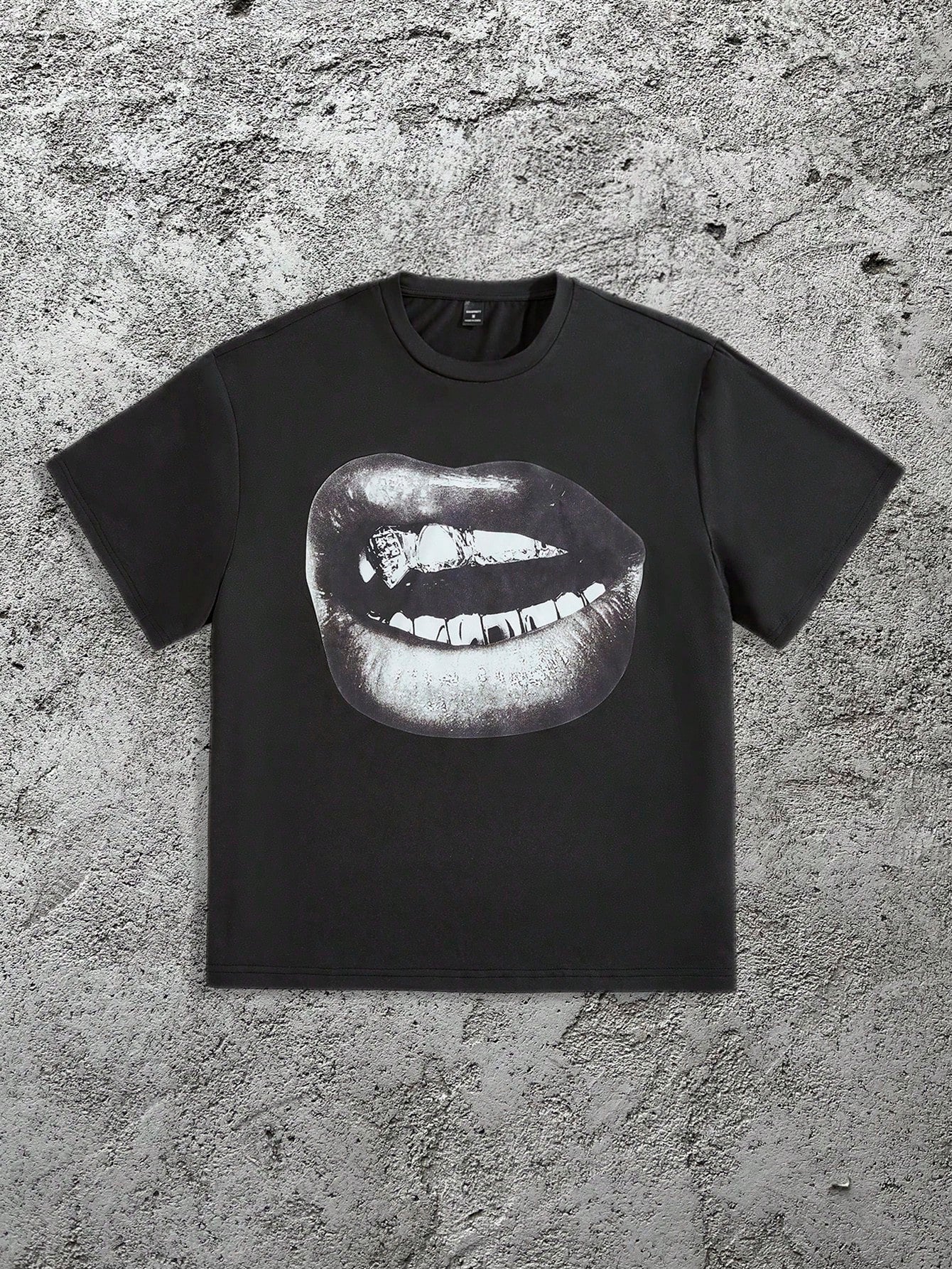 Manfinity VCAY 1Pc Men Y2K Funny Casual Oversize High Street Vintage Style Creative Lips Angel Madonna Oil Painting Print Black Knitted T-Shirt, Summer