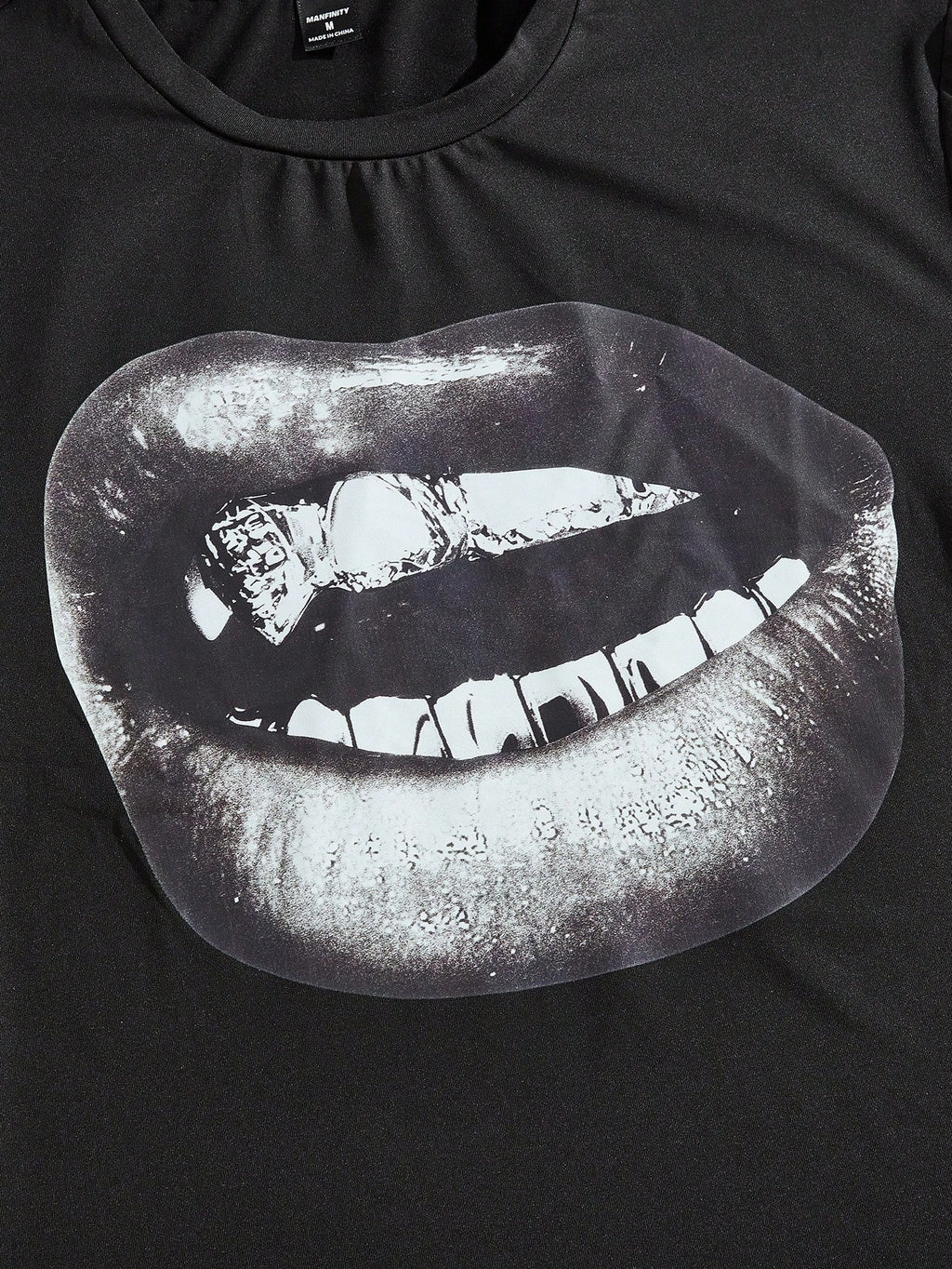 Manfinity VCAY 1Pc Men Y2K Funny Casual Oversize High Street Vintage Style Creative Lips Angel Madonna Oil Painting Print Black Knitted T-Shirt, Summer