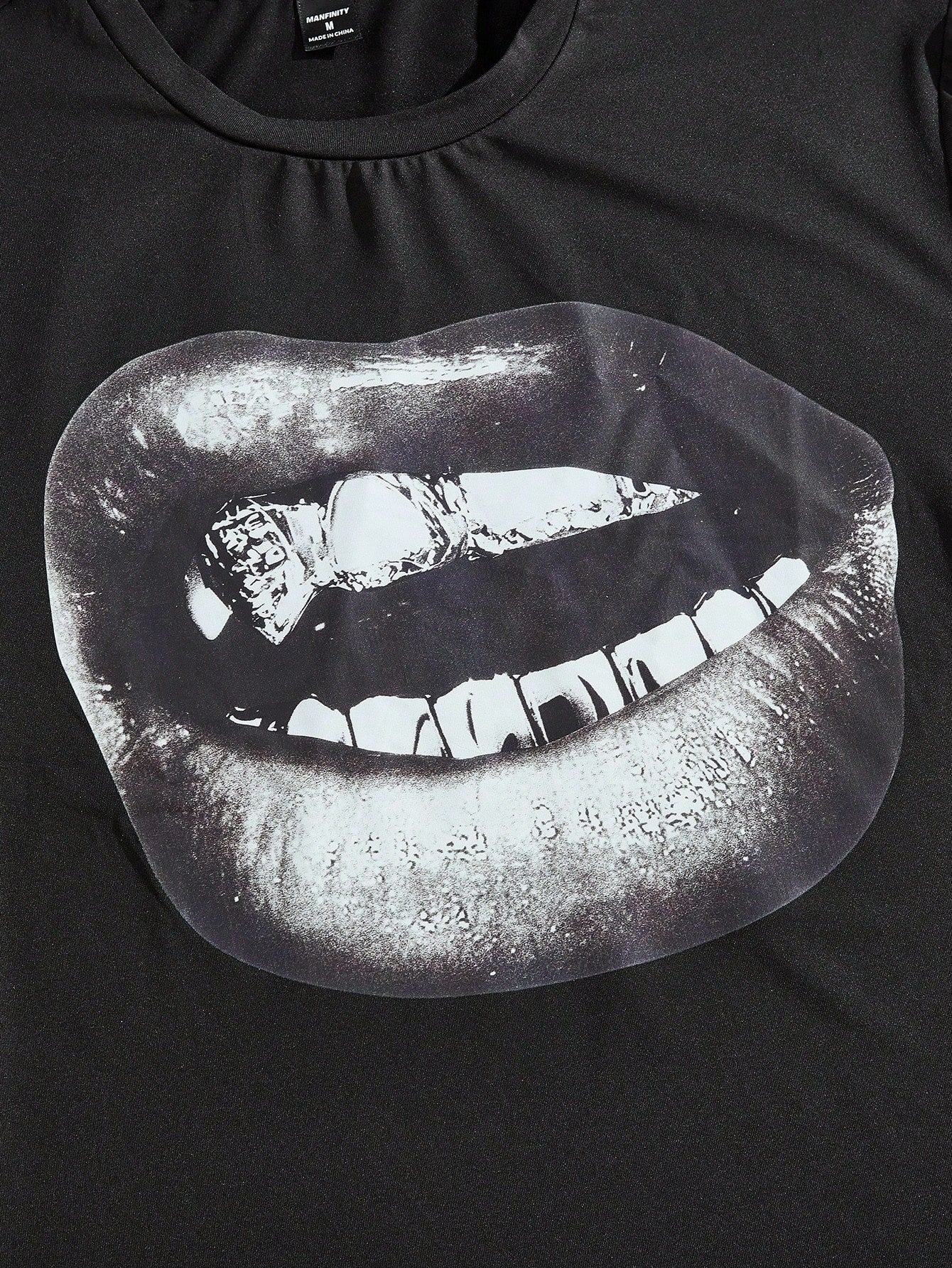 Manfinity VCAY 1Pc Men Y2K Funny Casual Oversize High Street Vintage Style Creative Lips Angel Madonna Oil Painting Print Black Knitted T-Shirt, Summer