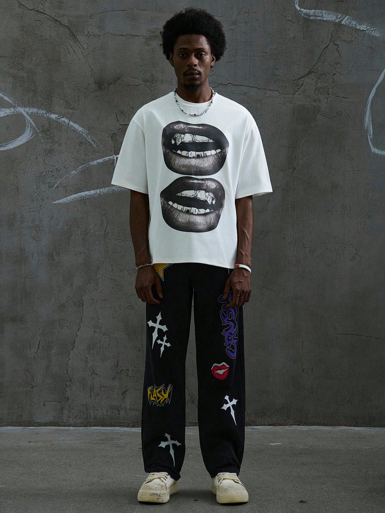 Manfinity Roghcode Men a White Street Style Tee Short Sleeve Top with Black and White Mouth Pattern, Suitable for Summer, Funny, for Going Out